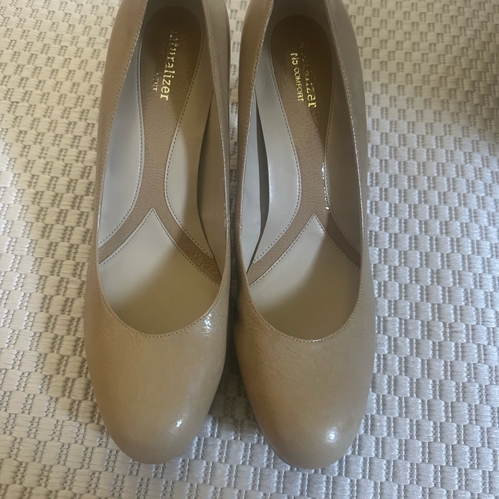 Timeless Elegance in a Naturalizer Pump